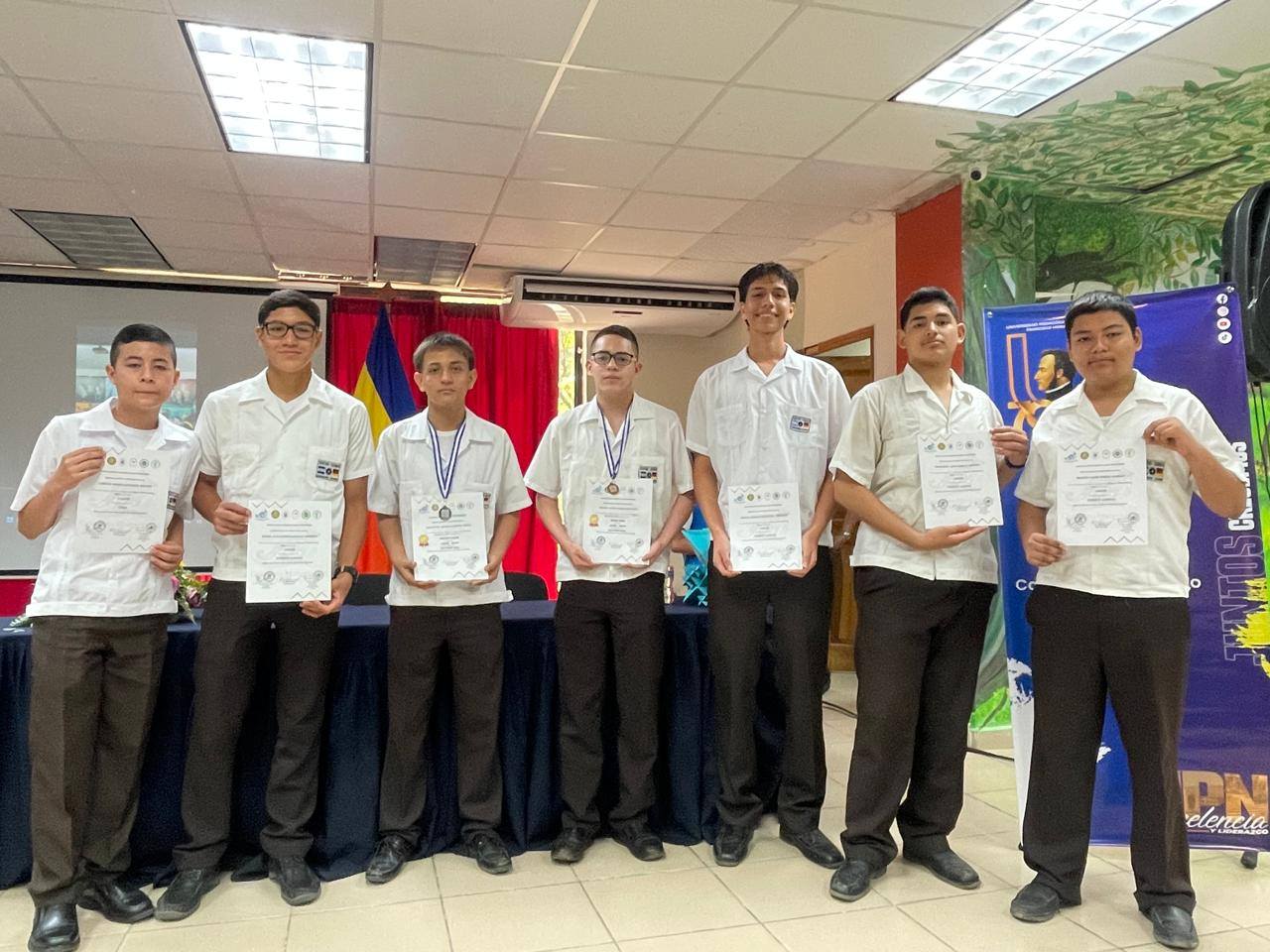 Talento, disciplina y excelencia: C.T.H.A. celebra clasificación a la Academia de Talentos Matemáticos